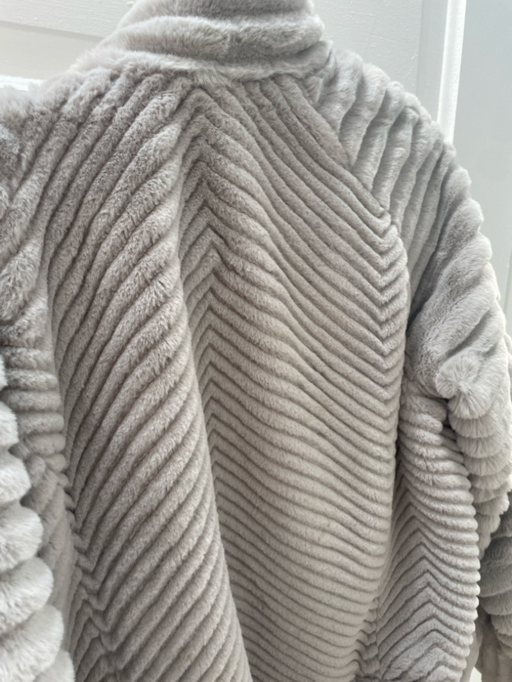 Bernardo Light Gray Faux Fur Jacket so soft! - Picture 4 of 5
